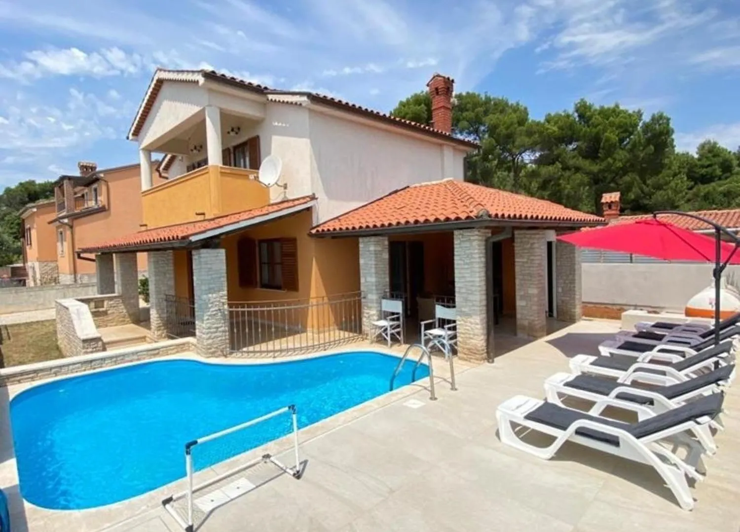 Ferienhaus Mit Privatpool Fuer 6 Personen Ca 111 Qm In Medulin, Istrien Suedkueste Von Istrien